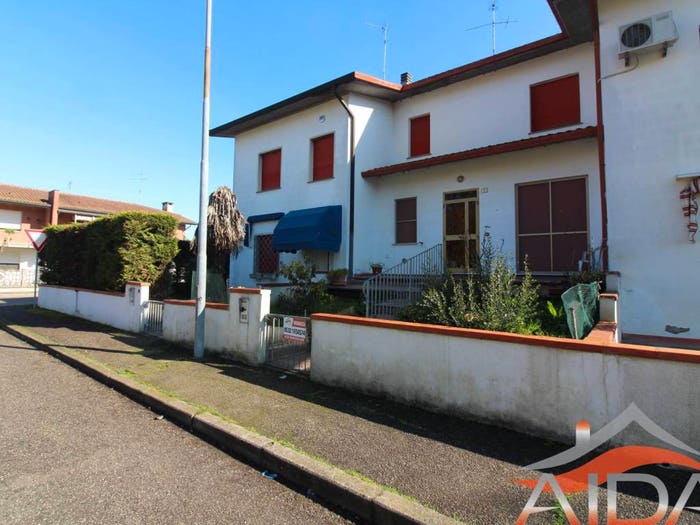 Casa con 6 locali in vendita in VIA LELIO BASSO, San Biagio, Argenta