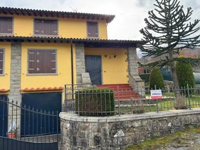 Casa quadrilocale in vendita in Strada Provinciale Di Caiano No Number, Castel San Niccolò