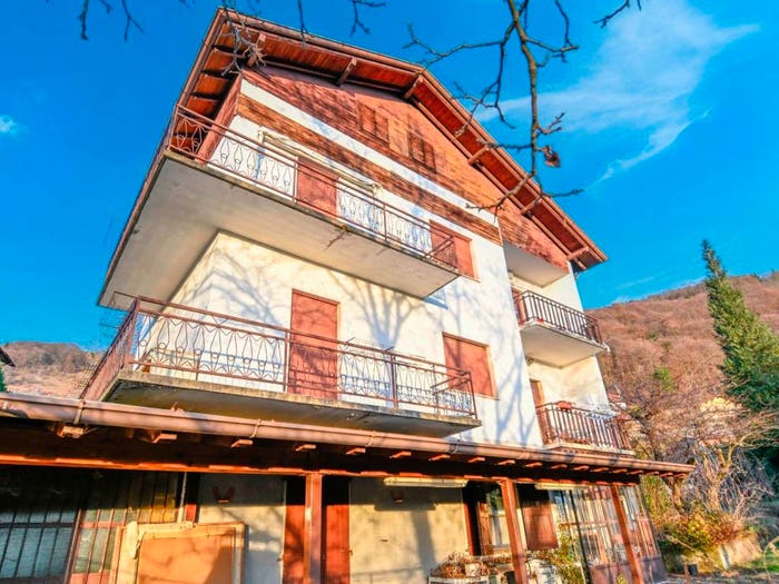 Casa con 6 locali in vendita in Via Dosso, Centro, Aviatico