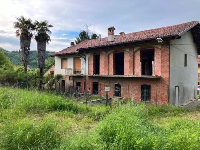 Casa con 6 locali in vendita in Sommariva Perno