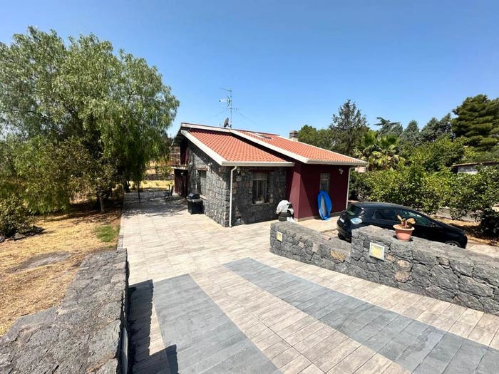 Casa con 5 locali in vendita in Via Alto Adige, Mascalucia