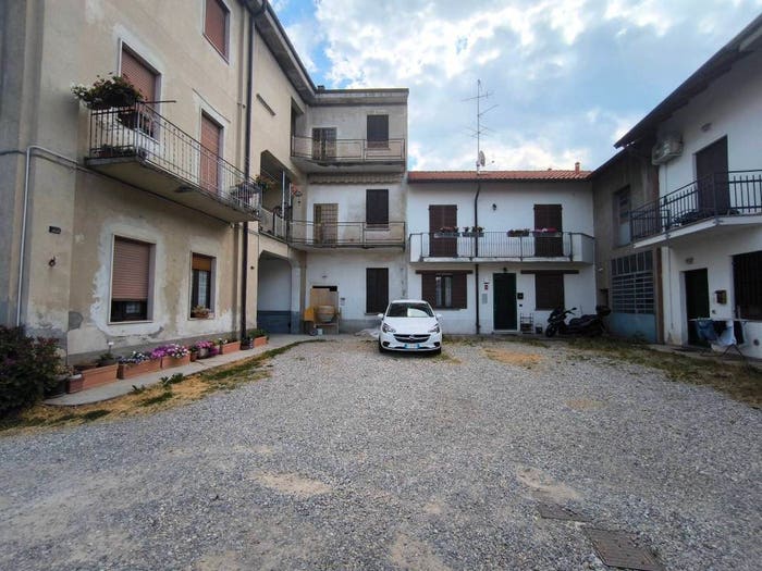 Appartamento bilocale in vendita in Via Don Filippo Baldassara, Centro, Cogliate