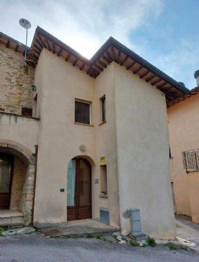 Casa trilocale in vendita in Voc Villa Postignano, Villa Postignano, Nocera Umbra