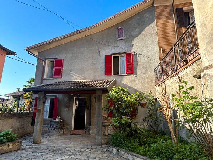 Casa con 5 locali in vendita in Via Roma, Carezzano Maggiore, Carezzano