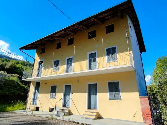 Casa con 6 locali in vendita in Via Scarola n, Loranzè