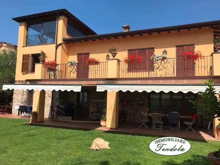 Casa con 6 locali in vendita in Fosdinovo