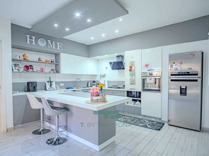 Appartamento trilocale in vendita in Via Bernardino Luini, Centro, Luino