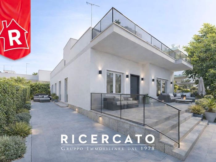 Casa con 6 locali in vendita in Viale Giuseppe Grassi, Rudiae Casermette, Lecce