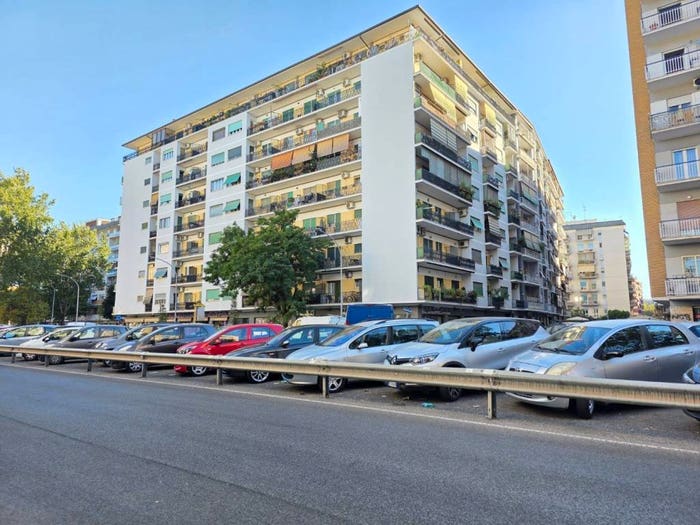Appartamento trilocale in vendita in Viale dei Salesiani, Cinecittà, Roma