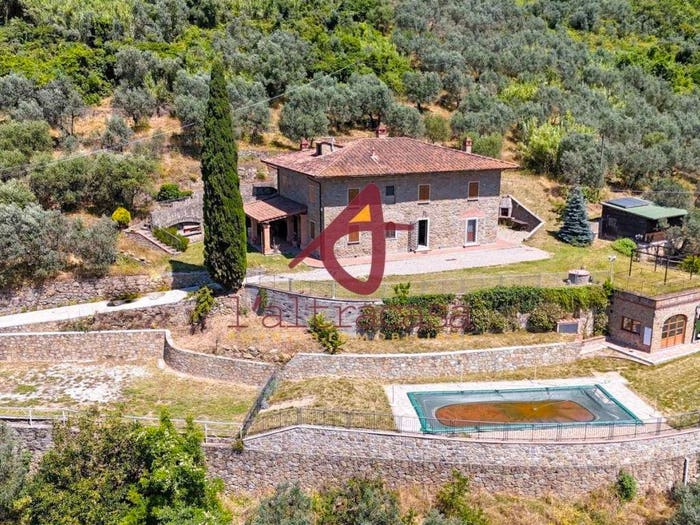 Casa con 6 locali in vendita in Centro, Lamporecchio