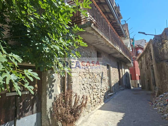 Casa quadrilocale in vendita in Via Galileo Galilei, Graniti