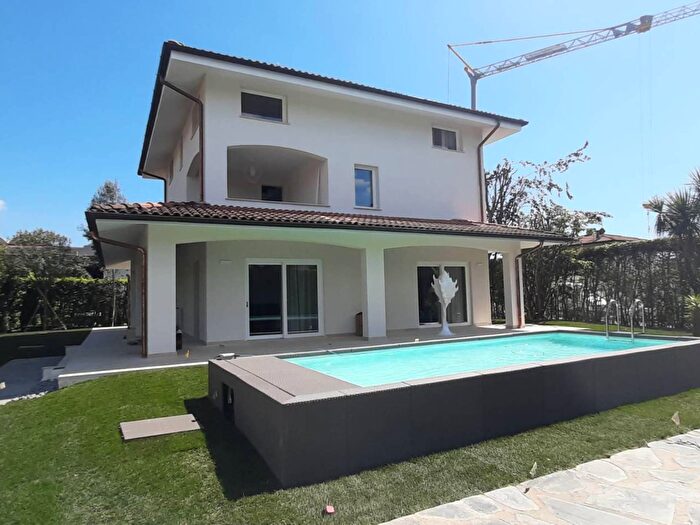 Casa con 9 locali in vendita in Via Lorenzo Quartieri, Forte Dei Marmi