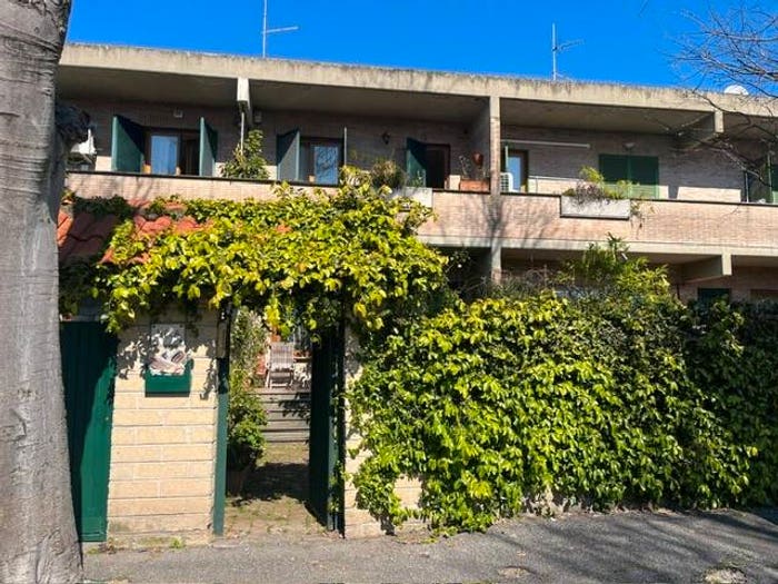 Casa quadrilocale in vendita in Via della Salvia, Acilia, Roma