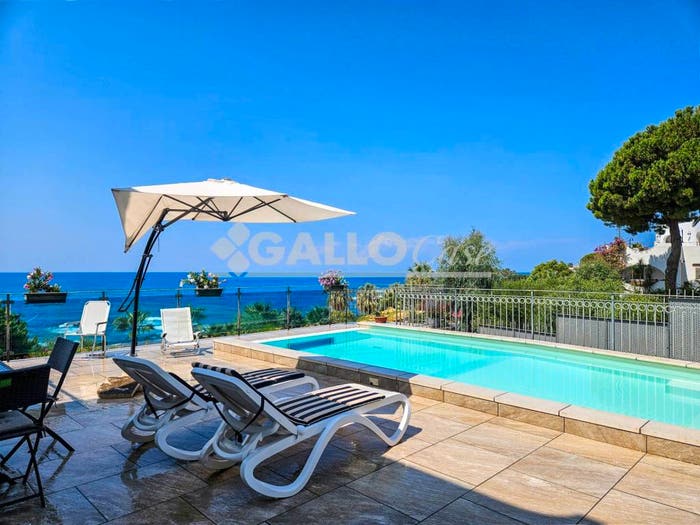 Casa con 6 locali in vendita in Via Poseidone, Diamante
