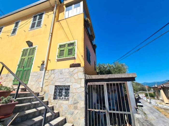 Casa quadrilocale in vendita in Via San Calocero, Centro, Albenga