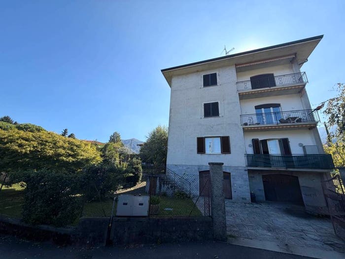 Casa con 6 locali in vendita in VIA MARCHIROLO, Castello, Castelveccana