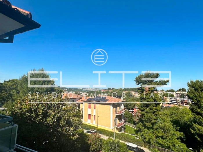 Appartamento trilocale in vendita in VIA GERVASONI, Borgo Rodi, Ancona