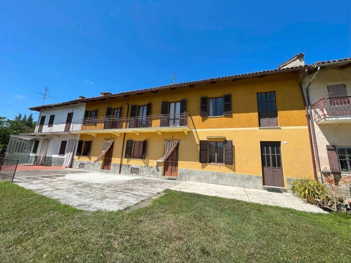 Casa con 6 locali in vendita in Via Vallia, Piea