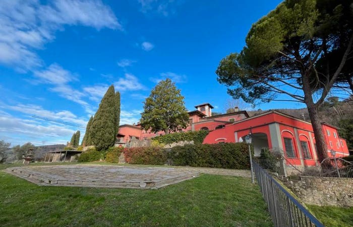 Casa con 6 locali in vendita in Via Croce di Vizzano, Centro, Montale