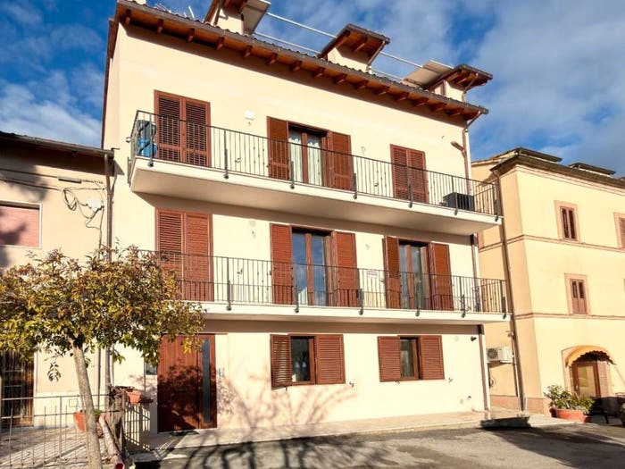 Appartamento con 6 locali in vendita in Via Ciccolini, Centro, Rotella