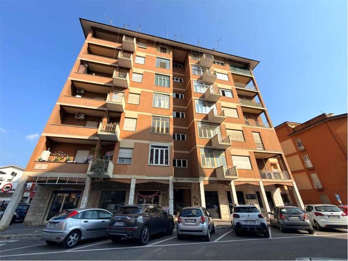Appartamento con 6 locali in vendita in VIA ADIGE, Tribunale, Frosinone