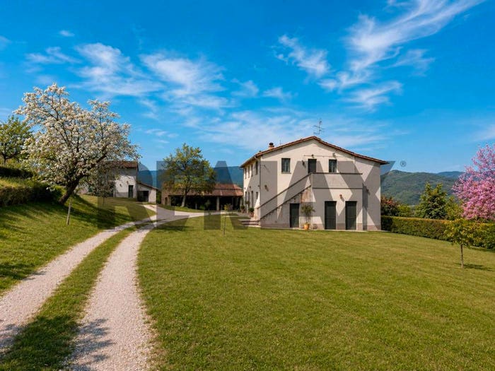 Casa con 6 locali in vendita in Borgo San Lorenzo