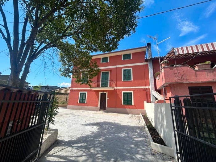 Casa con 6 locali in vendita in Via Latina, Centro, Colleferro