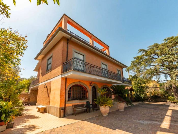 Casa con 6 locali in vendita in Via delle Cisternole, Frascati