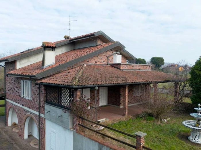 Casa con 5 locali in vendita in Via Romana, Centro, Oleggio