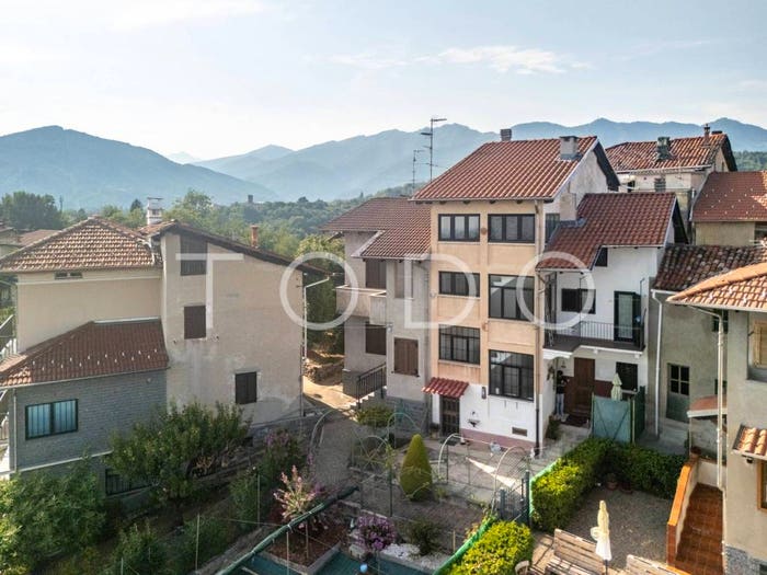 Casa con 6 locali in vendita in Frazione Boero, Strona