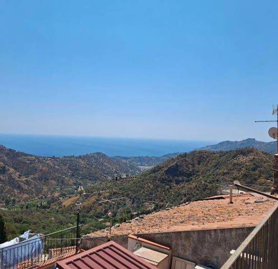 Casa quadrilocale in vendita in Via San Onofrio, Centro, Casalvecchio Siculo