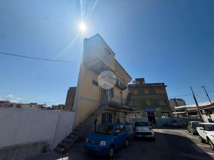 Appartamento trilocale in vendita in Via Achille Lauro, Barra, Napoli