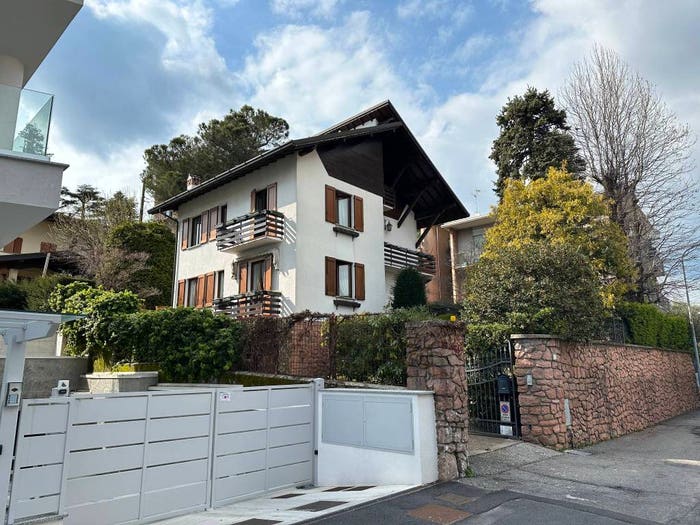 Casa con 5 locali in vendita in Via Asiago, Semicentro, Cantù