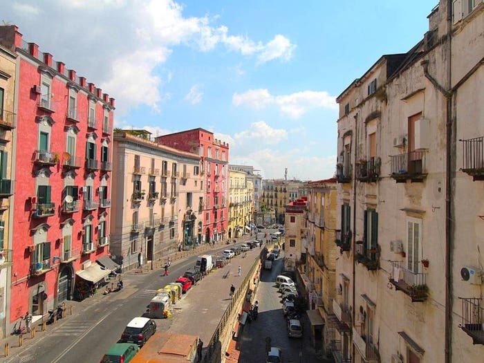 Appartamento con 6 locali in vendita in Via Gesù e Maria, Monte Santo, Napoli