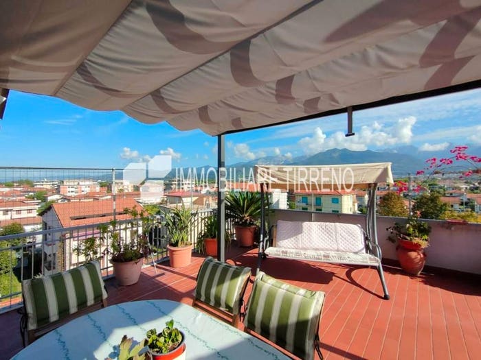 Casa con 5 locali in vendita in Via Casamicciola, Marina di Massa Centro, Massa
