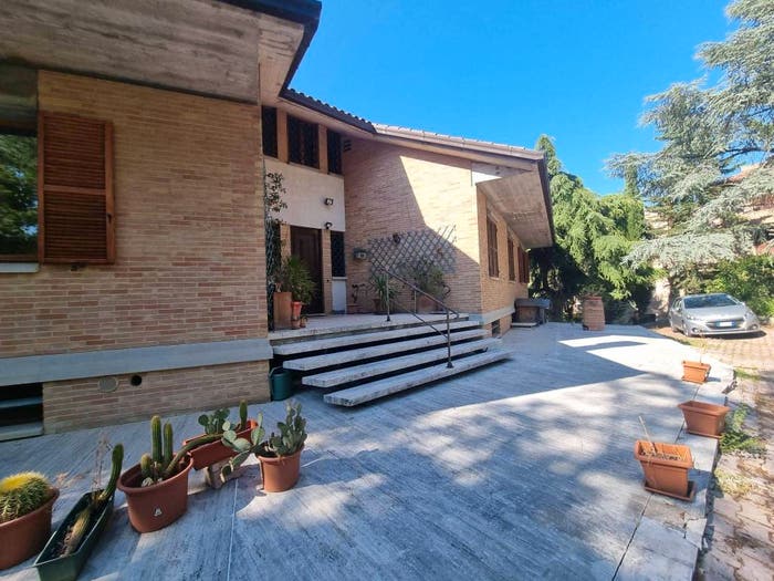 Casa con 6 locali in vendita in Viale Indipendenza, Centro, Macerata