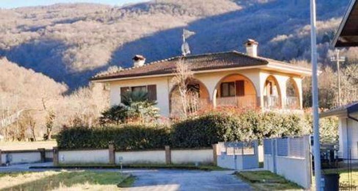 Casa quadrilocale in vendita in Via San Leonardo, San Leonardo