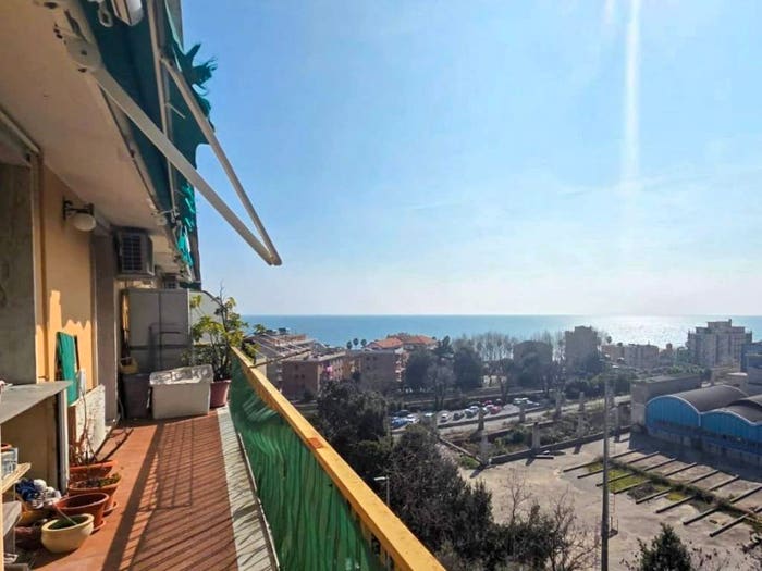 Appartamento trilocale in vendita in Via Molino della Rocca, Centro, Cogoleto