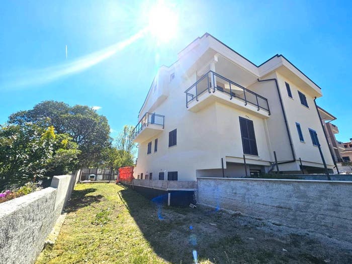 Appartamento trilocale in vendita in Via Francavilla di Sicilia, Borghesiana, Roma