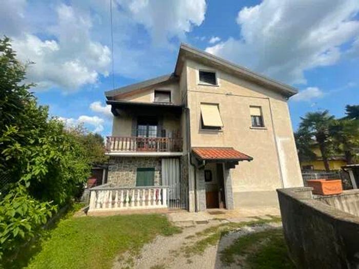 Appartamento trilocale in vendita in Via Raffaello Sanzio, Centro, Somma Lombardo