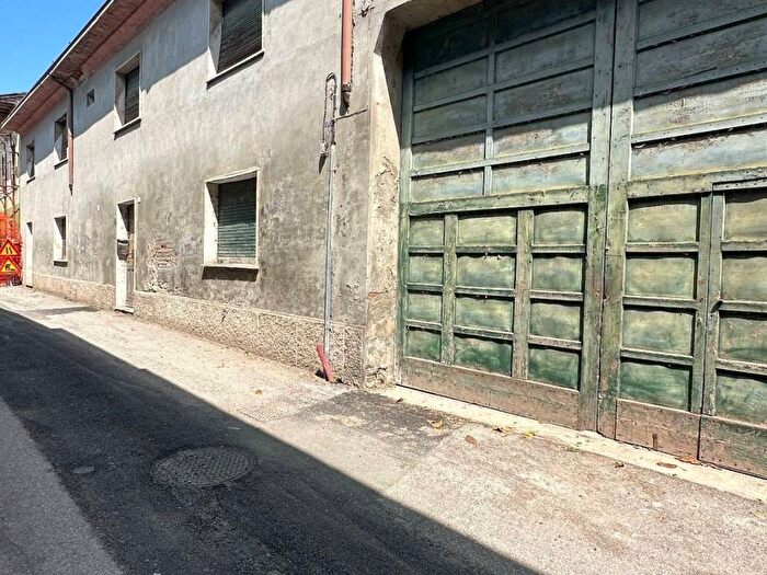 Casa con 6 locali in vendita in Via Cesare Battisti, Casalbuttano, Casalbuttano ed Uniti