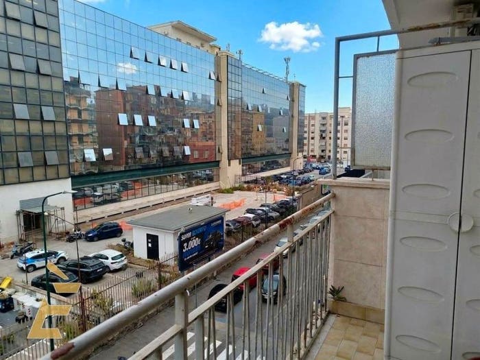 Appartamento trilocale in vendita in via Diocleziano, Fuorigrotta, Napoli