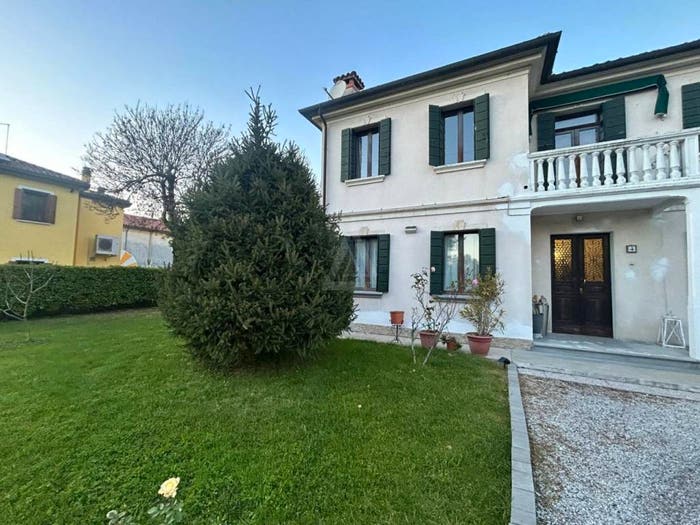 Casa con 6 locali in vendita in Via Giuseppe Giusti, Castelfranco Veneto