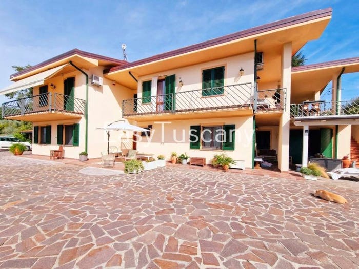 Casa con 6 locali in vendita in via di montecarlo, Montecarlo