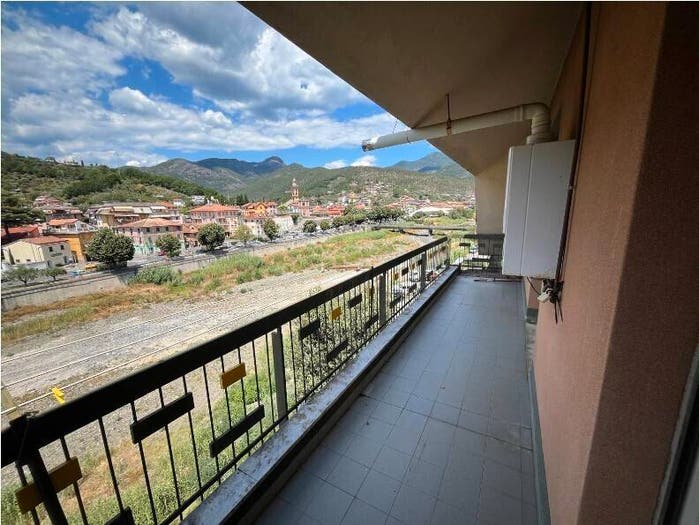 Appartamento quadrilocale in vendita in Via delle Pesche, Centro, Casarza Ligure