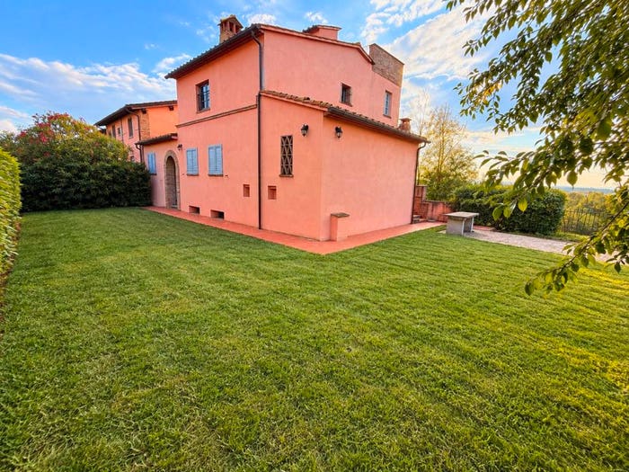 Casa con 6 locali in vendita in Località Poggio Ciliegio, Rigutino, Arezzo