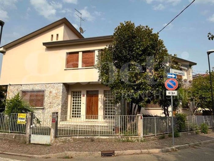 Casa con 6 locali in vendita in VIA XXV APRILE, Centro, Riolo Terme