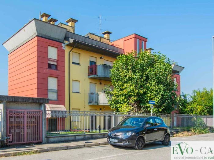 Appartamento trilocale in vendita in Via San Martino, Centro, Robecchetto con Induno
