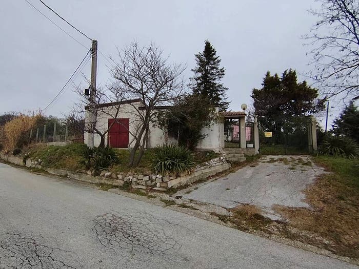 Casa con 5 locali in vendita in Contrada Costa Calda, Fossalto