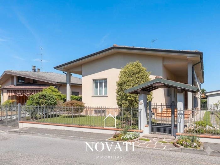 Casa trilocale in vendita in Via Papa Giovanni XXIII, Centro, Castiglione d'Adda